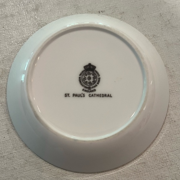 Vintage St. Paul’s Cathedral mini trinket souvenir bone china dish. EUC! - Picture 3 of 5